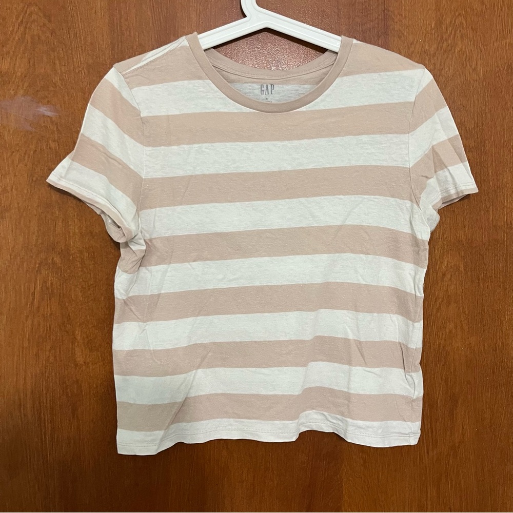 Gap size small tshirt cropped boxy fit